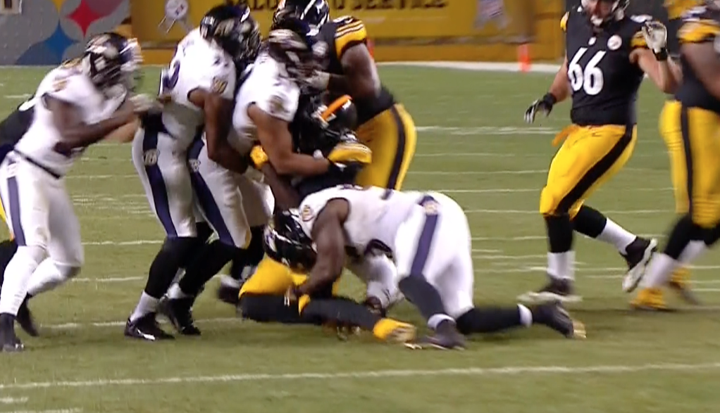 BleacherReport's tweet image. VIDEO: Should Terrell Suggs have been ejected for this late, low hit on LeGarrette Blount? ble.ac/1tRQ5MT