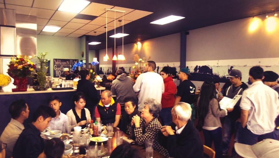 PhoV801's tweet photo. Thank you all for a great #GrandOpening weekend 😁🙌 we wish we had more room to seat everyone down #FullHouse - #PhoV http://t.co/E9PRhpbrN0