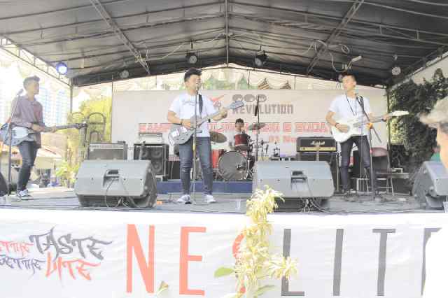 Perfomance bombasterwit at tamansari bandung