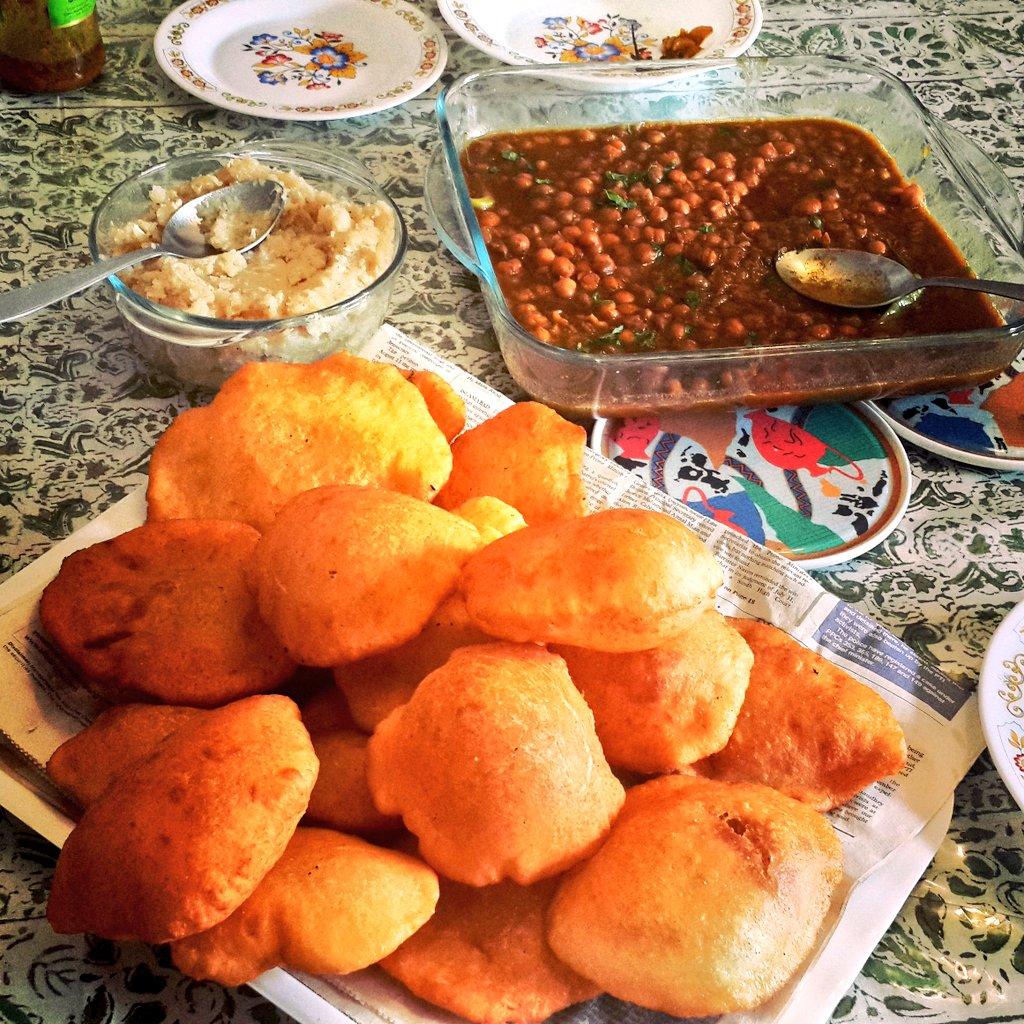 waleediqbal's tweet photo. Prepared #brunch for my family — #Pathoray #Parathay, #Lahori #Cholay &amp; #Suji ka #Halwa ☺
#Pakistan http://t.co/qEfTLYhaV4