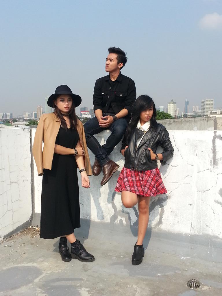 Photoshoot for @GogirlMagazine ^_^ edisi desember yaa #astakita <a href="/Sevenesia/">SevenMusicIndonesia</a>