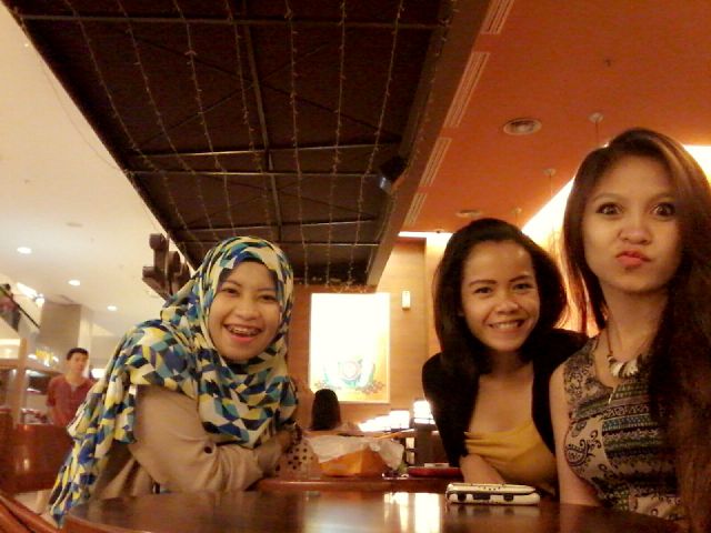 imas1892's tweet photo. Meet up :*@kheyyeti @marmutmamut :* http://t.co/2qwirBDrSM