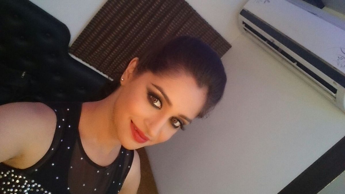 dipika_samson's tweet photo. Behind The Scenes Glimpse At ITA #ITAperformance #happiness #fun #showtime #diva #dance #SaasuralSimarKa #ssk #Colors http://t.co/Syqm59f8NN