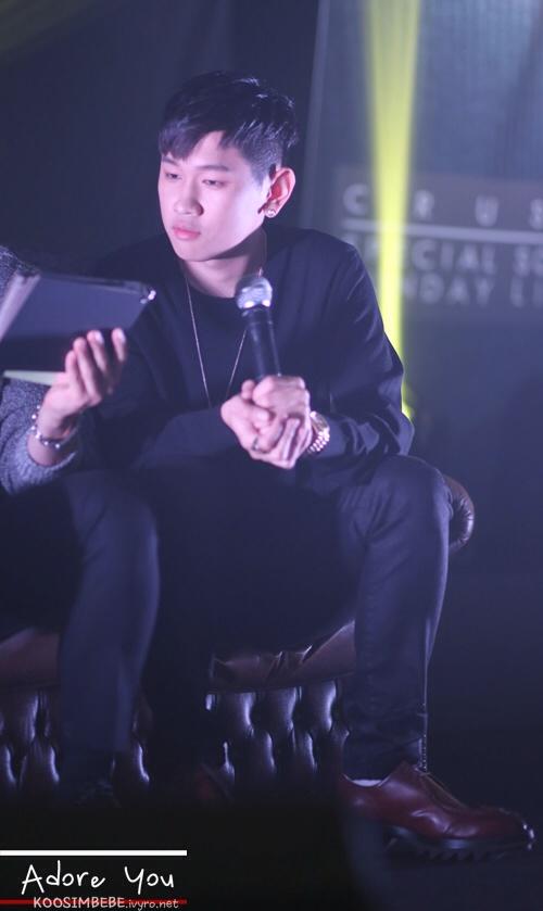 Crush9244_fan's tweet photo. 141102 Sunday Special SOFA Live (5) #CrushTH
Cr: koosimbebe http://t.co/O8n6qcpGE4