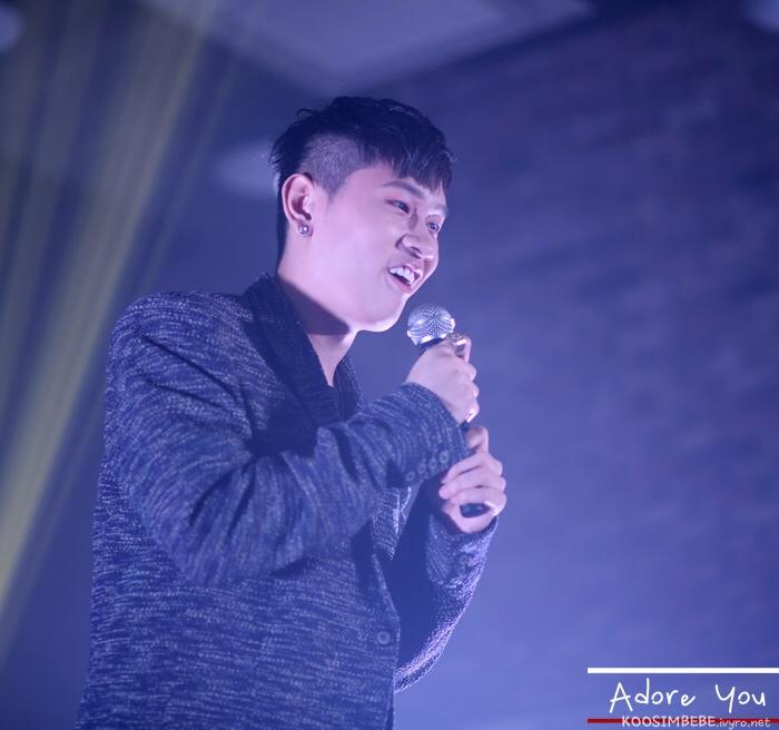 Crush9244_fan's tweet photo. 141102 Sunday Special SOFA Live (2) #CrushTH
Cr: koosimbebe http://t.co/djpCk3WmD6