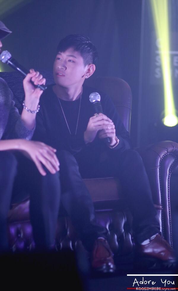 Crush9244_fan's tweet photo. 141102 Sunday Special SOFA Live (4) #CrushTH
Cr: koosimbebe http://t.co/16CSfZHY6S