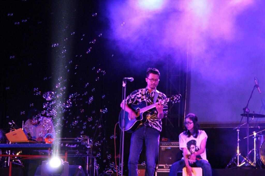 semalem di <a href="/Ecomusica_/">Ecomusica#2</a> with @olski_ berasa ganteng karena make <a href="/TeaHouse_Co/">Tea House</a> :D