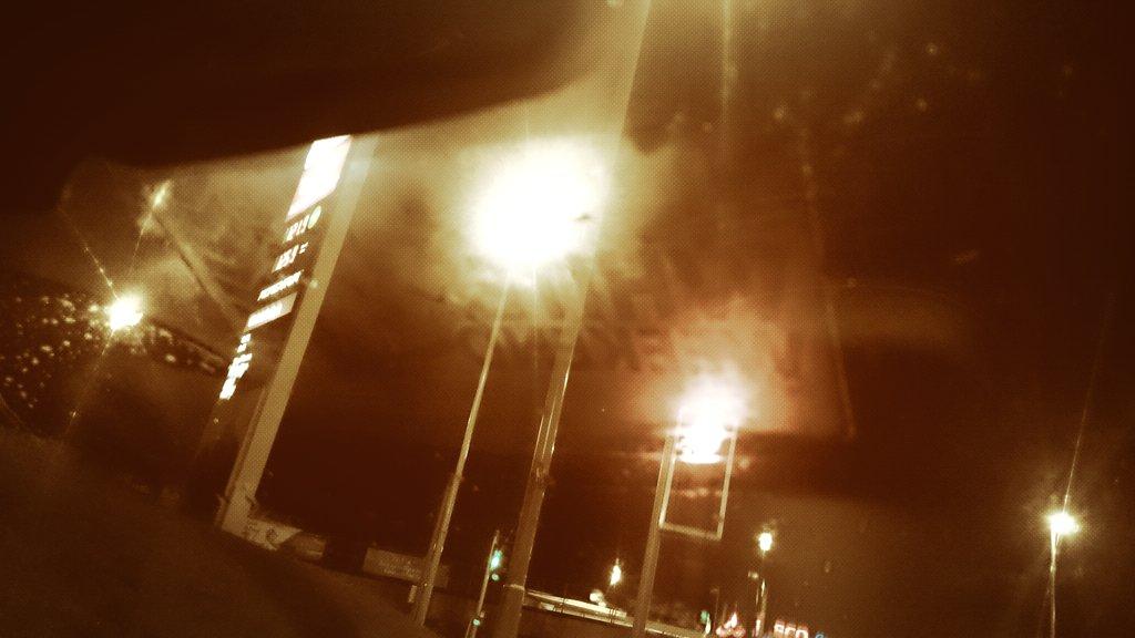 ElenSouthgate's tweet photo. Condensation on my windscreen reminder of summer @SashaHelayna_89 @emwo22 @LauraCaddell1 #reading2014 #takemeback http://t.co/oL6y7pOTk2