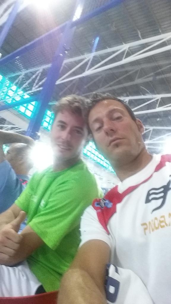 Esperando pista para empezar a tocarla en valencia vamos  <a href="/tonibuenog/">Toni Bueno Gomez</a> <a href="/BigFineEurope/">Big Fine</a> <a href="/PadelTorres/">Pádel Torres</a>