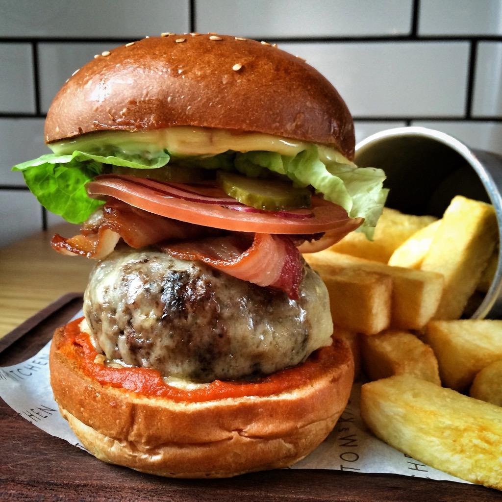 musettebytoma's tweet photo. Our new heroic burger - a must try on a day like this! #HappyMonsay #TKClassics #Burger #TomsKitchen http://t.co/glkec2t84j