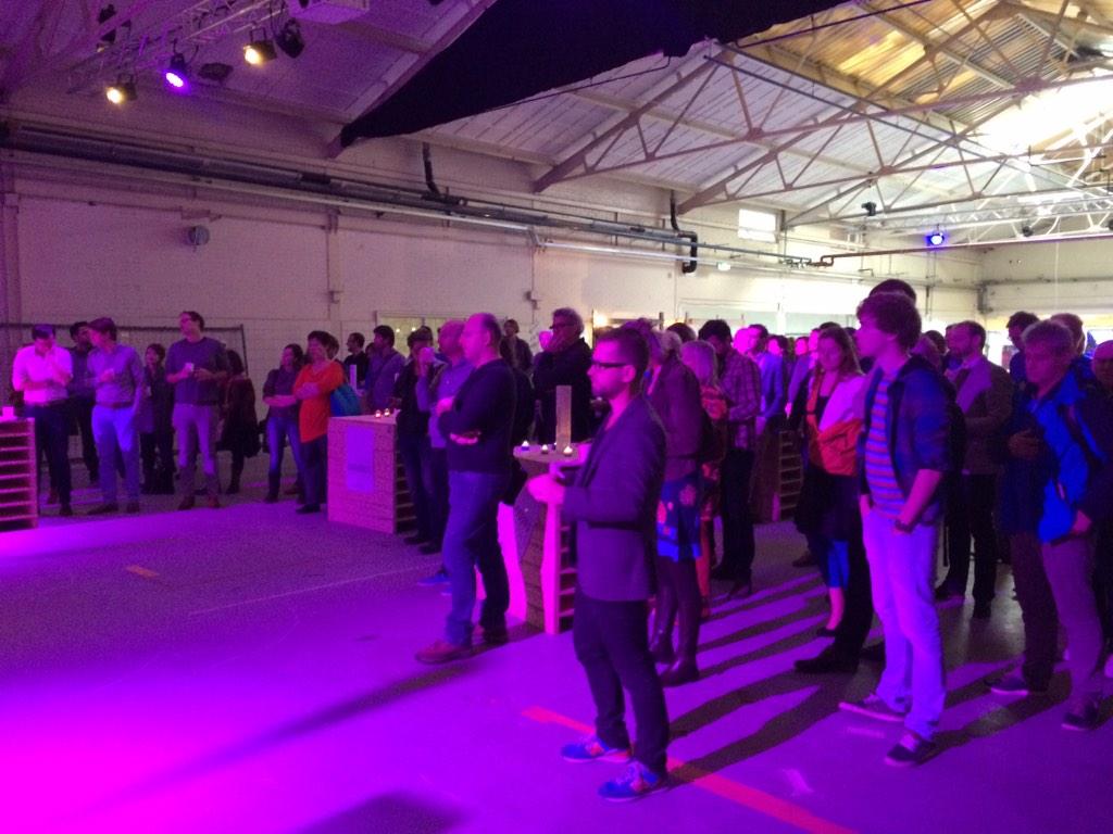 MostFragile's tweet photo. #PBDag5 gaat van start...! Wat een opkomst nu al. @JanHenkB glimt. http://t.co/k8vpiwGOf8