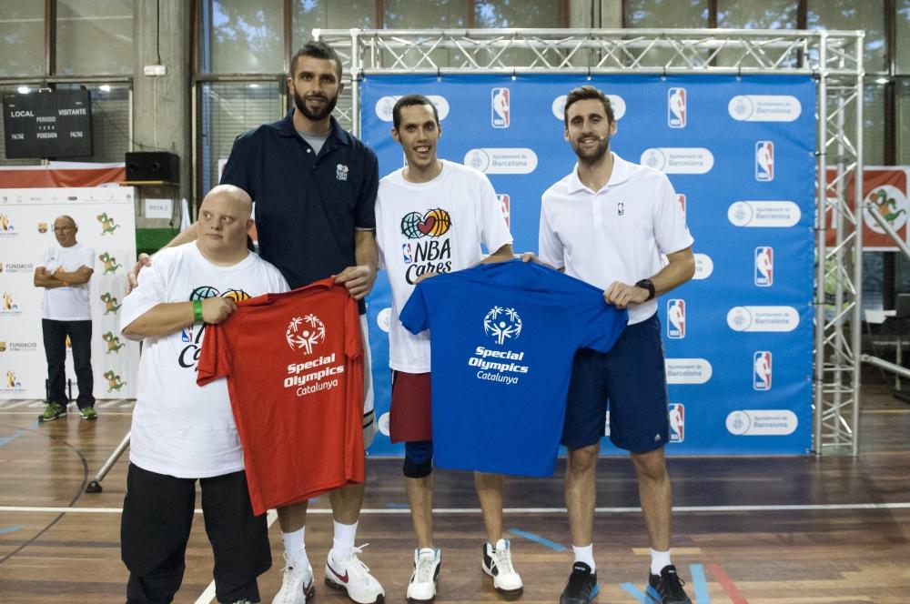 SOCatalunya's tweet photo. Recordant el clínic @NBA @nbacares @NBA_Spain amb els #JocsSpecial14 Gràcies #Radmanovic @barcelona_cat http://t.co/LzbJu5olfO