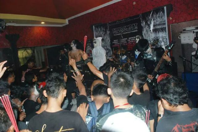 15 thn Akhir dari perjalanan ku@warkop 77 ruko bandar 2 nov 2014 kmarin
Keep stay Black Metal in your soul \m/