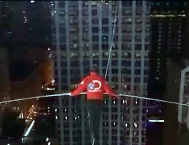 IndiaToday's tweet photo. Nik Wallenda walks on a tightrope between two buildings in Chicago
#daringStunts
http://t.co/RupVFLHDFI http://t.co/HfKKVFxzW4