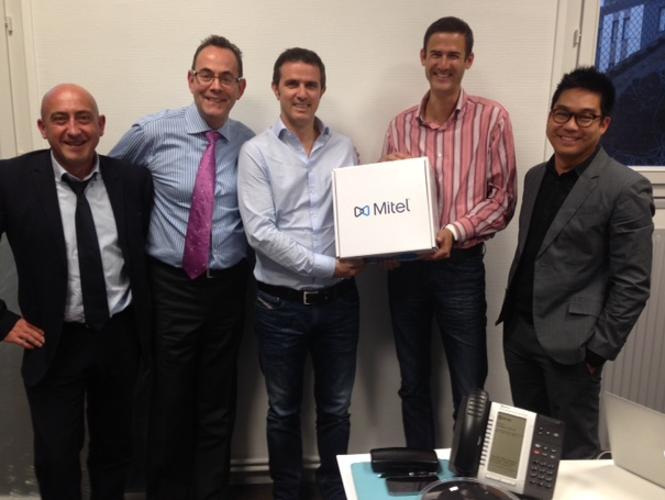 ytrouilleux's tweet photo. Remise du pack partenaire #newmitel Γ #UniversalConnect par la sales team @Mitel_FR Ouest @patbrillard @JEMouest http://t.co/LDgfy8vSTZ