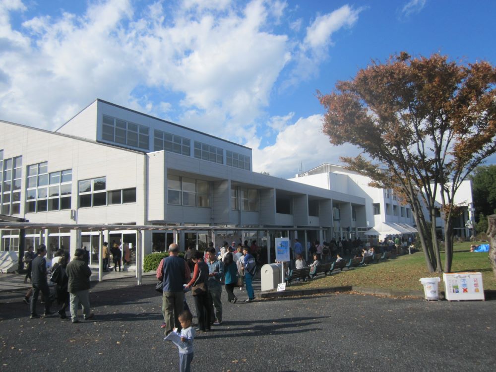 オウメマニア 明星大学青梅校が日野に統合されることになり 学園祭である蒼星祭が今年で最後ということで初めて行ってみました 長淵の山の上に広いキャンパスがありました Http T Co Hhiutd42vb