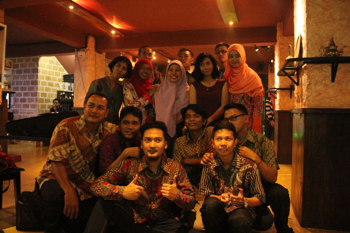 Biola_Tangerang's tweet photo. Our Performance @kettlecafe last August :-) http://t.co/SoRDApsMXe