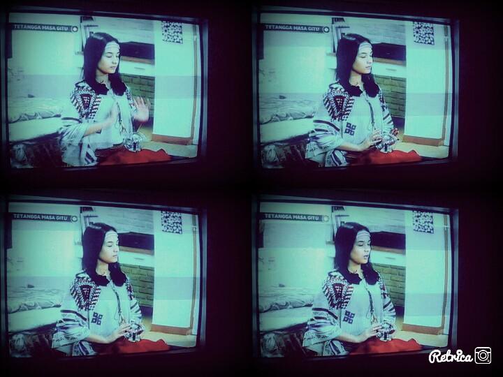 WidyaOktaviali's tweet image. Bintang @chelseaislan lagi ngeramal :D #TMG_NET