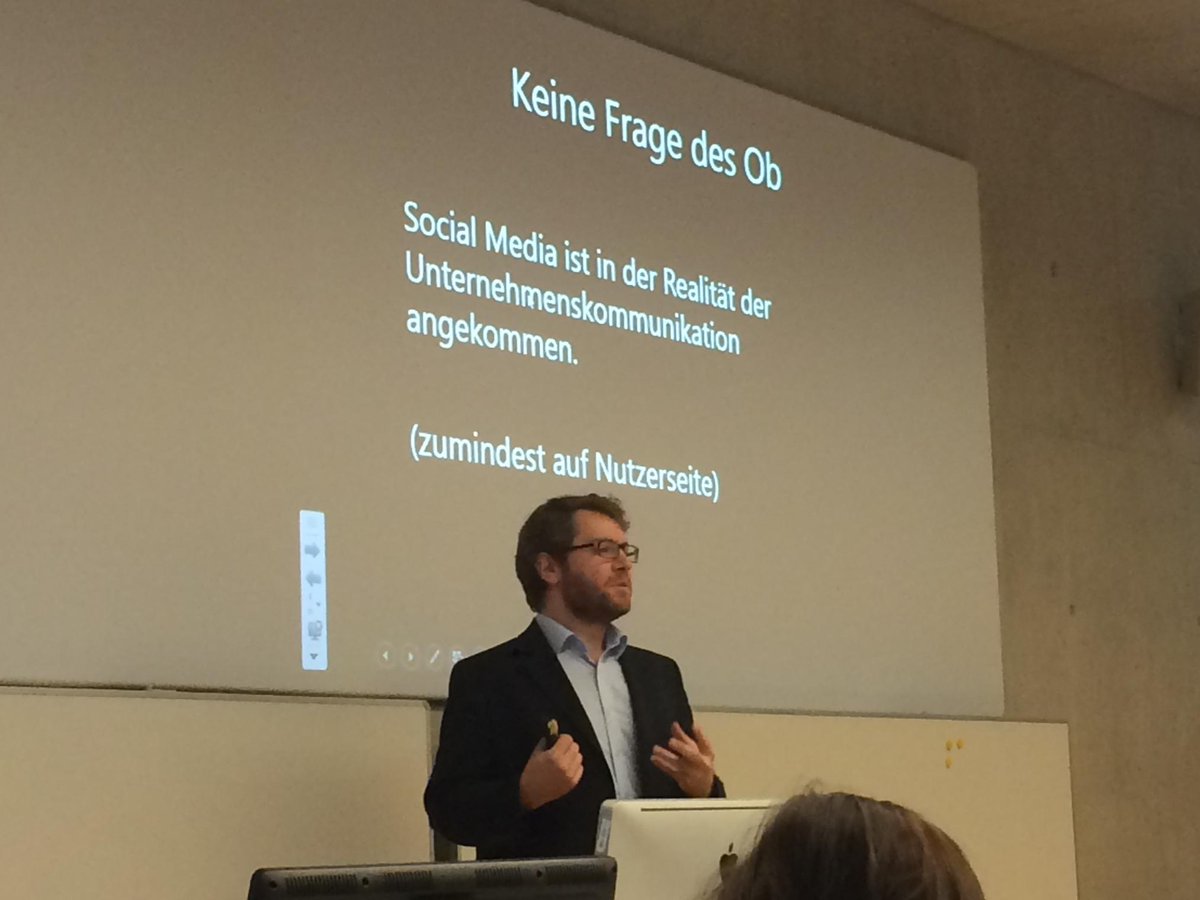 Yussipick's tweet photo. Der @dominikgries erzählt uns was über die Unternehmenskommunikation der @Wien erlinien #prsmlv http://t.co/ZOfMtT5s7S