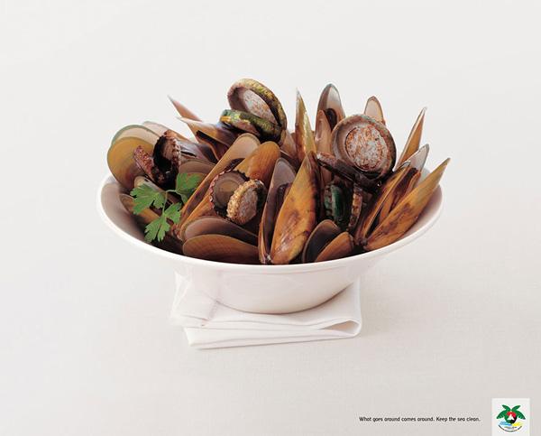 helpThePlanetOr's tweet photo. Campañas publicitarias #LoQueTirasAlMarVuelve. Mantén limpio el mar. Agencia de publicidad: JWT, Dubai, UAE. http://t.co/IPIFGY3wnW