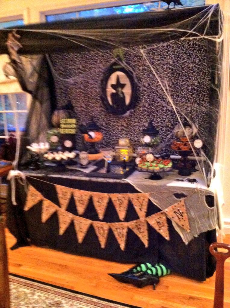 PerfectTable1's tweet image. No tricks just treats! #dessertbuffettodiefor#halloweentreats#wickedsweet