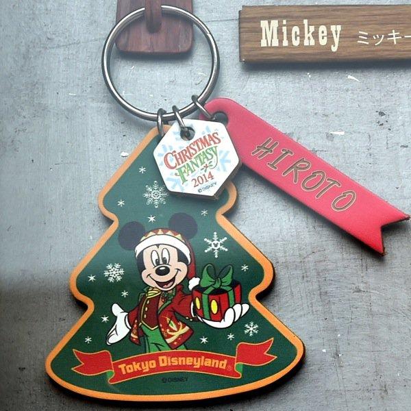 Mezzomikiのディズニーブログ クリスマスツリーキーリング ディズニークリスマスファンタジー14 レザーキーリング Http T Co Jkdablit0l 名前を彫ってもらえるレザーカービング サンタヴィレッジの新コスチュームのミッキーたち 1800円 Http T Co Mezzomikiのディズニーブログ クリスマスツリーキーリング ディズニークリスマスファンタジー14 レザーキーリング Http T Co Jkdablit0l 名前を彫ってもらえるレザーカービング サンタヴィレッジの新コスチュームのミッキーたち 1800円 Http T Co