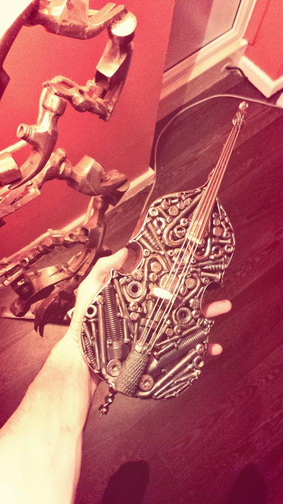 MetalSecrets's tweet image. Made a miniature double bass for 1 of my favourite musicians @TedDwane of @MumfordAndSons I hope you like it good sir