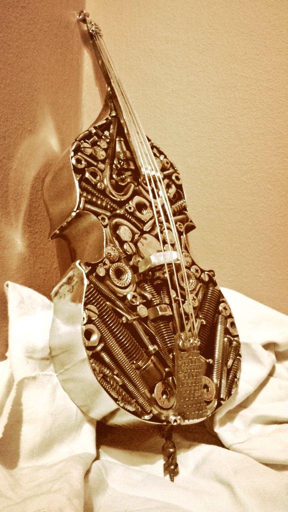 MetalSecrets's tweet image. Made a miniature double bass for 1 of my favourite musicians @TedDwane of @MumfordAndSons I hope you like it good sir