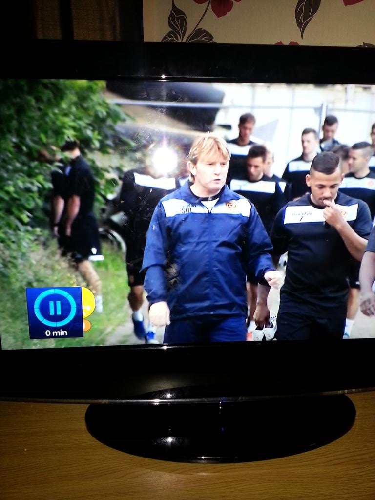 vickyridgers's tweet image. @MotherwellFC 
You think someone would have checked the footage before it went to tv!! #peestop #caughtoncamera