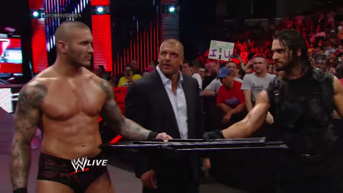 TOBIAS_FCN's tweet image. The darkest day in the carrer of @WWERollins. #yousoldout #WWE #RAW