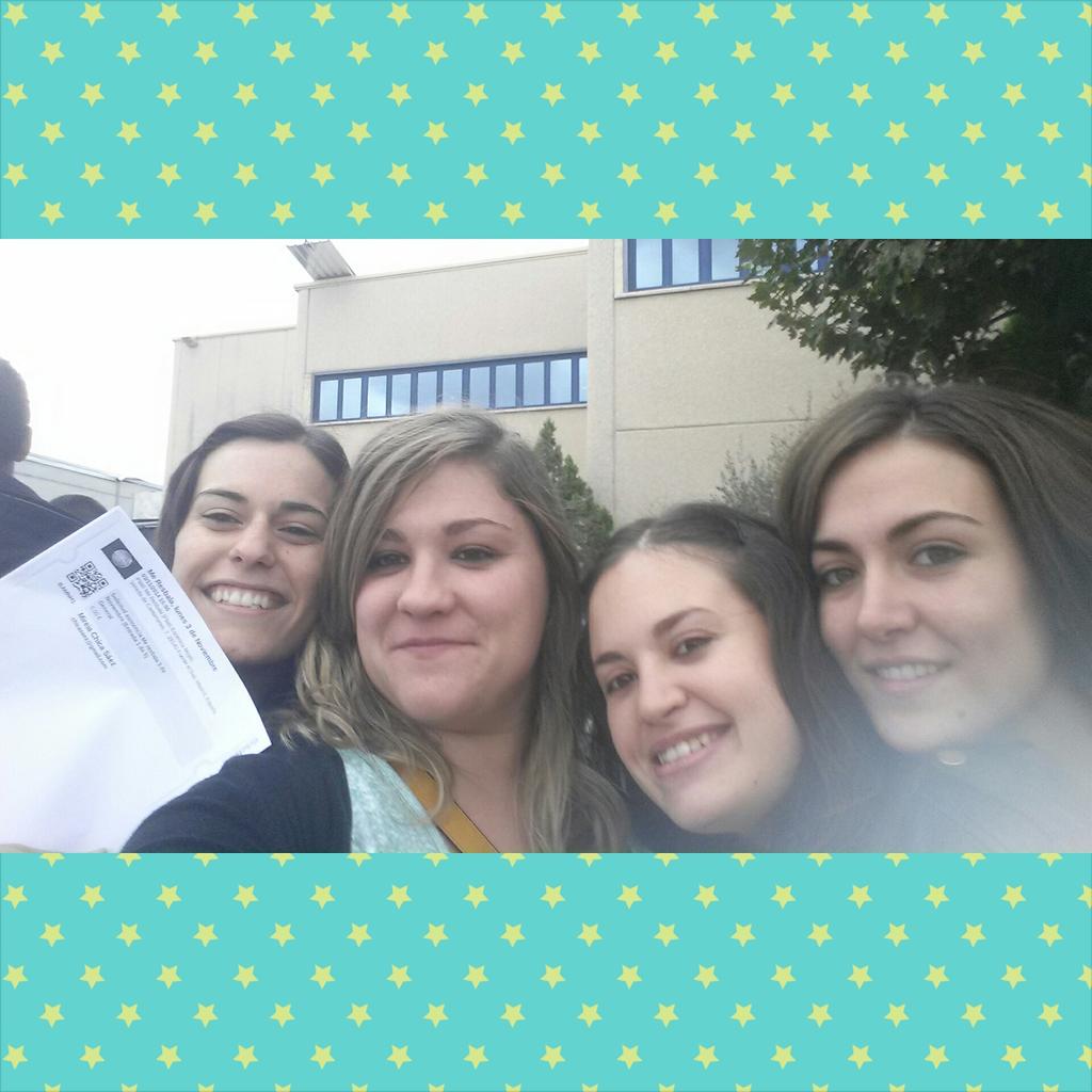 vane_rcde's tweet photo. ¡¡A punto de entrar!!👏👏 @mire_uste  @Almuknt  @mirigochi @meresbala  #Ansiosas #aPunto #NosVamosAReírMucho http://t.co/McVFNzNCus