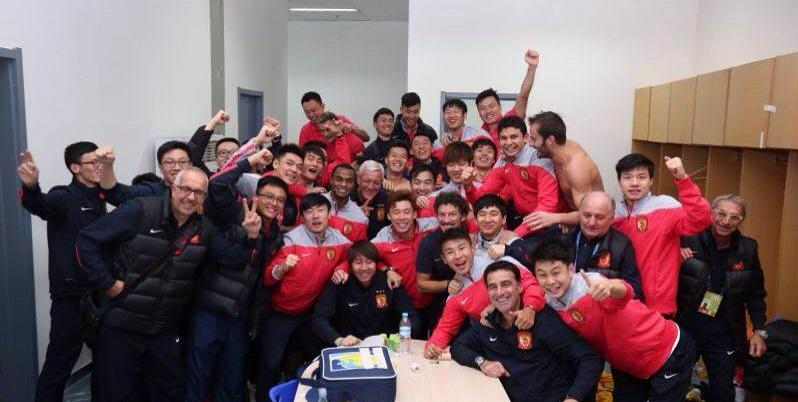 GZEvergrandeFC's tweet photo. 广州,#冠军终归这里!#CSL2014 http://t.co/nUHPDcULHu