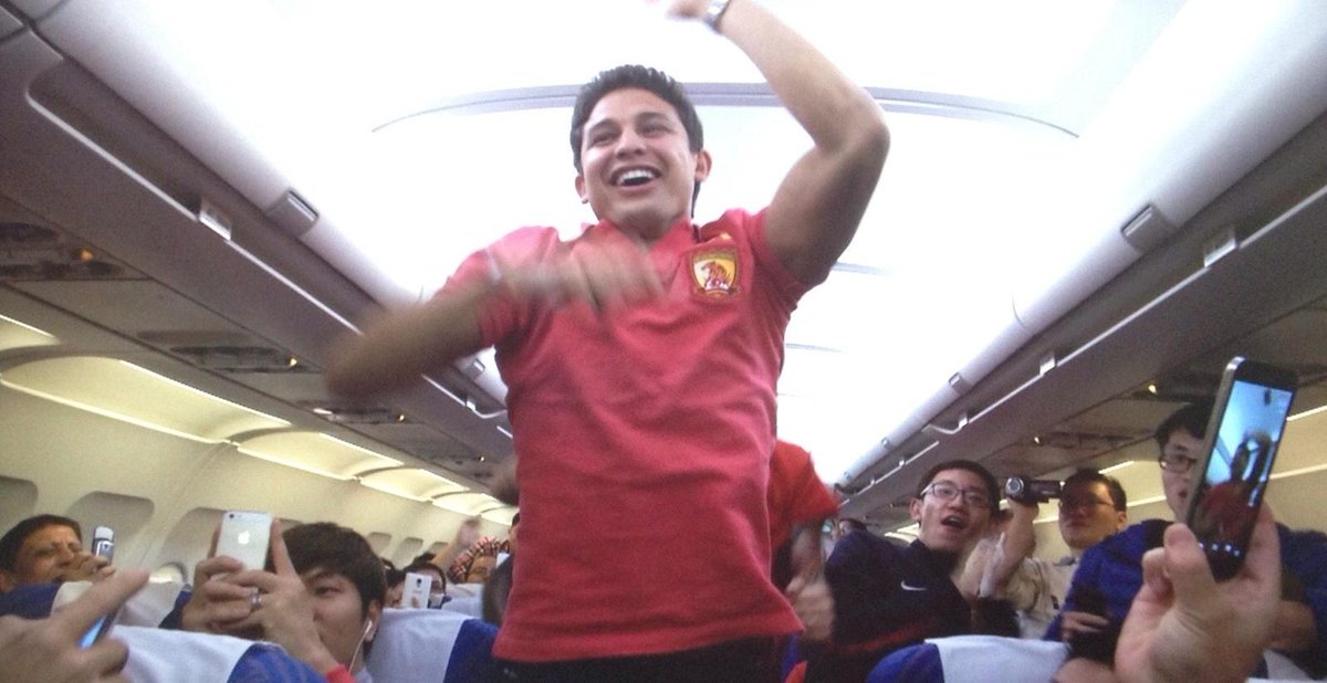 GZEvergrandeFC's tweet photo. #Guangzhou ,#BeTheBestForever ! #CSL2014 #Champions http://t.co/yv2MKPax8B