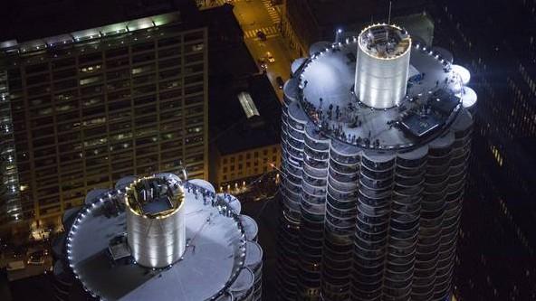 clarincom's tweet image. Impresionante: el rey de la cuerda floja batió dos récords mundiales ow.ly/DJqNW