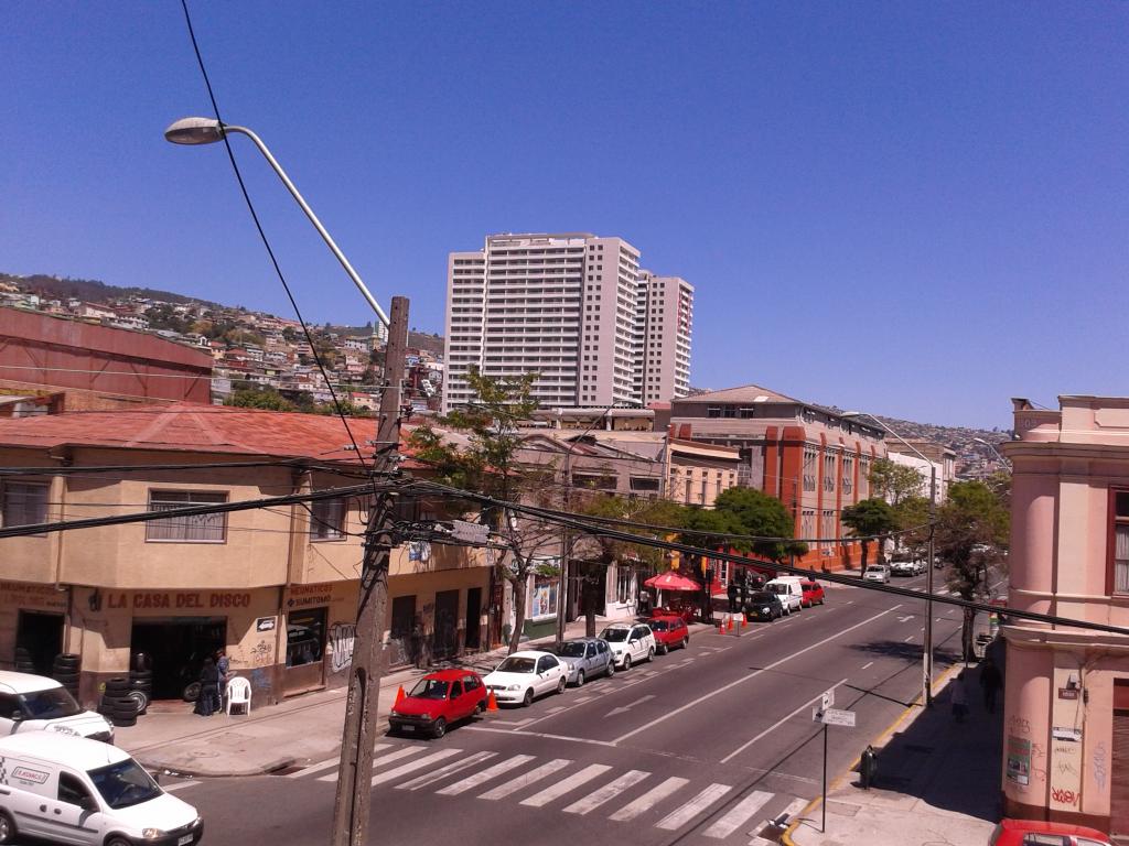 CarlosTeran's tweet photo. #tiempoenADN Valparaío despejado 15.6 gds humedad 61% Villa Alemana 21.6 gds humedad 38% @labeasanchez http://t.co/fd52xIDrQi
