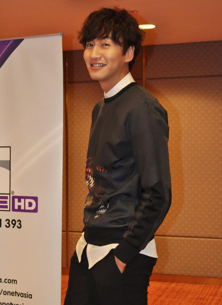 giraffekwangsoo's tweet photo. Pics of #LeeKwangSoo solo interview in Malaysia for Race Start 2 #RaceStartMY β‘β‘β‘ (via LKSDC) http://t.co/AB0zFTKXgP