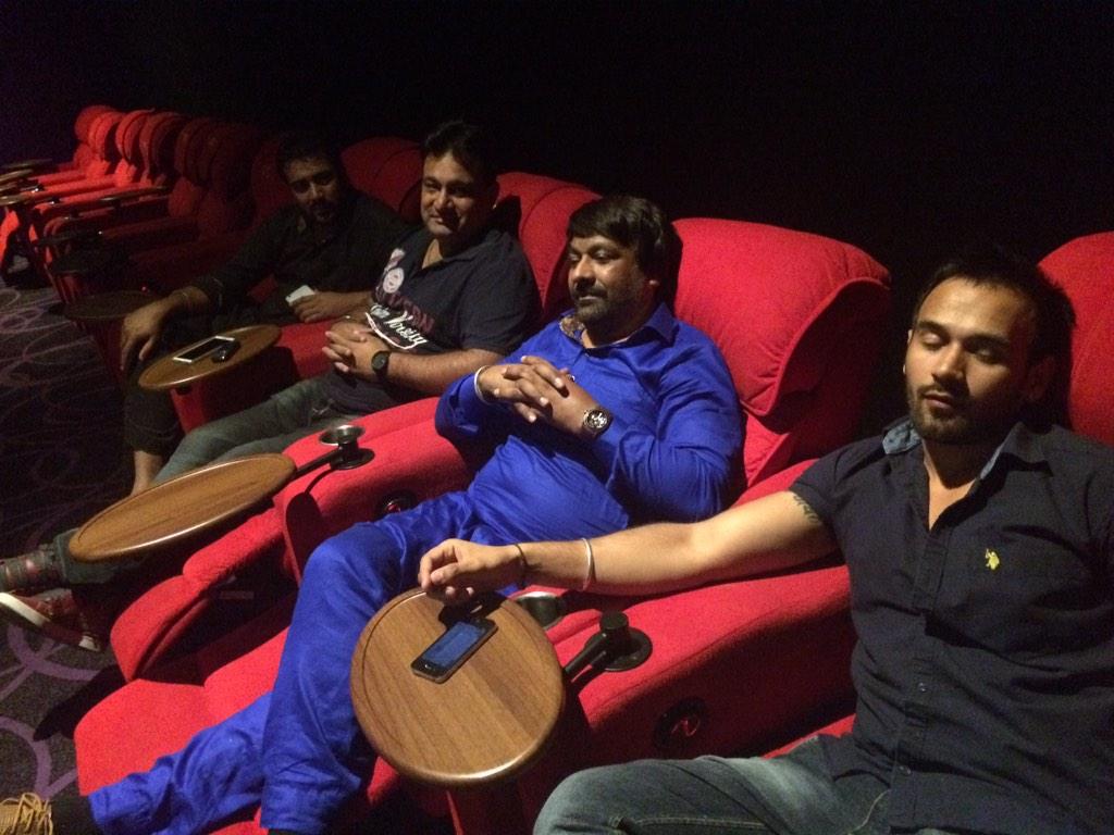 Nirmalsidhuuk's tweet photo. Watching @YoddhaMovie along with @navsidhumusic n friends Big Up To @roadricks @DharamSeva for this great movie http://t.co/T7ViXC4Sfr