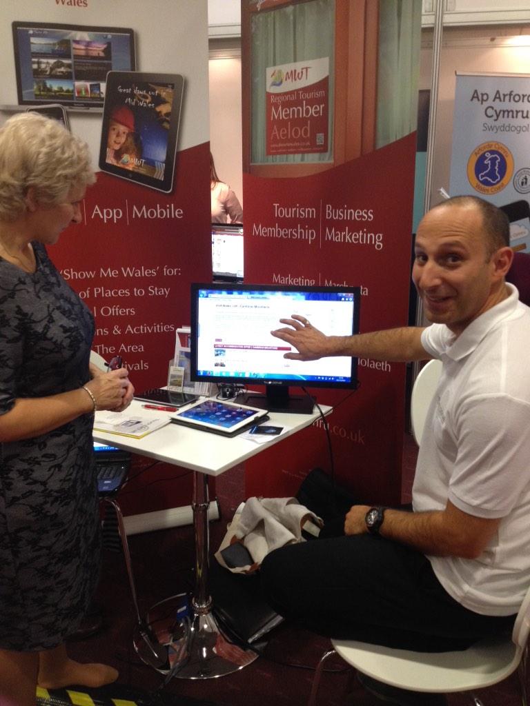 siobhanmcguigan's tweet image. Brill idea, #touchgenie fits on normal pc screen to turn into touchscreen! @Soladapt #WantOne