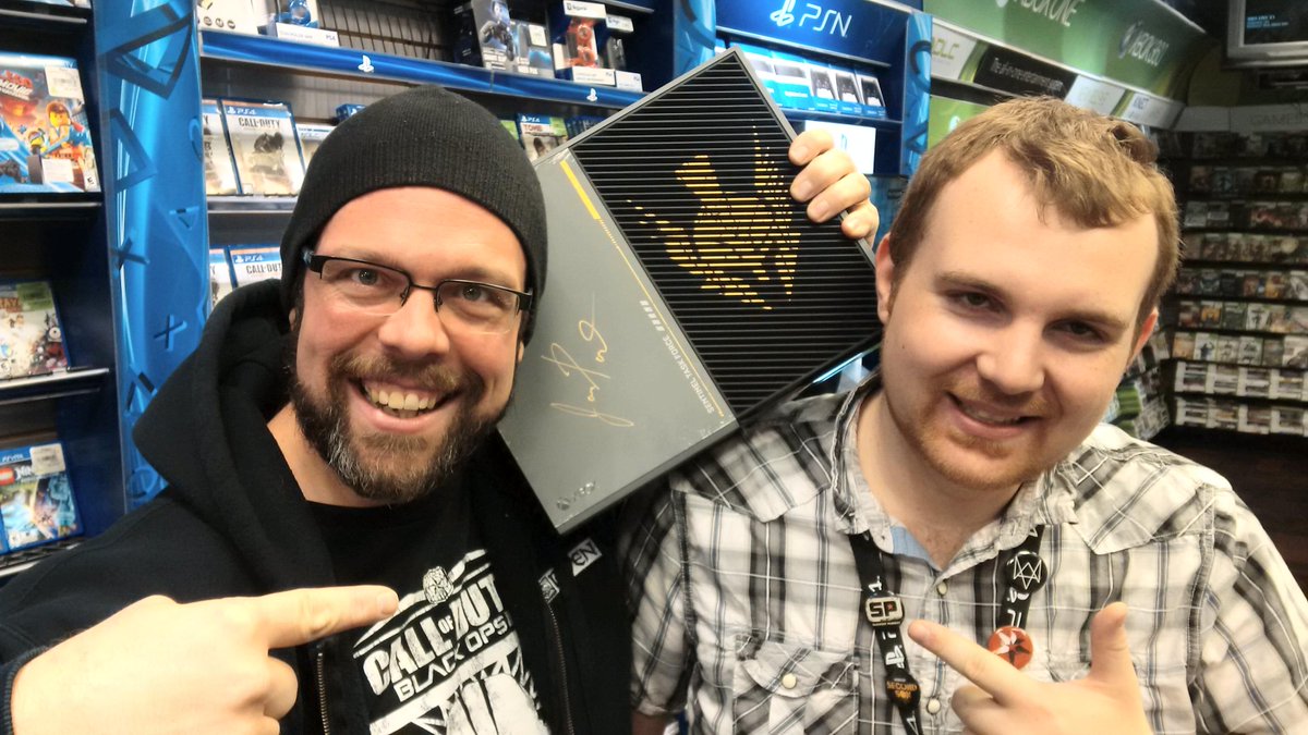 jamieparent's tweet photo. Met with fans @ #EBGames. Had a blast!!! #CallOfDuty #AdvancedWarfare #RavenSoftware #PowerChangesEverything http://t.co/gDEzSU0Rzc