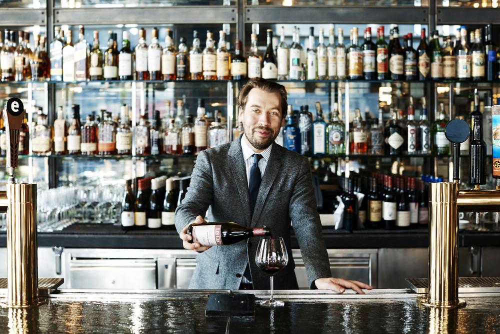 CraftedH's tweet photo. The answers to all your burning wine questions from @RyanMillsKnapp via @Bonobos #Equater http://t.co/1NRw0BpMB6 http://t.co/eGSjwVHVkU