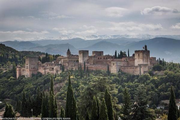 mfgranaina's tweet photo. Se espera nieve en la Sierra... Y con ella, se abre la 'nevera'. Merece la pena... #GranadaParadiase @alhambracultura http://t.co/aLqCY6VwKx