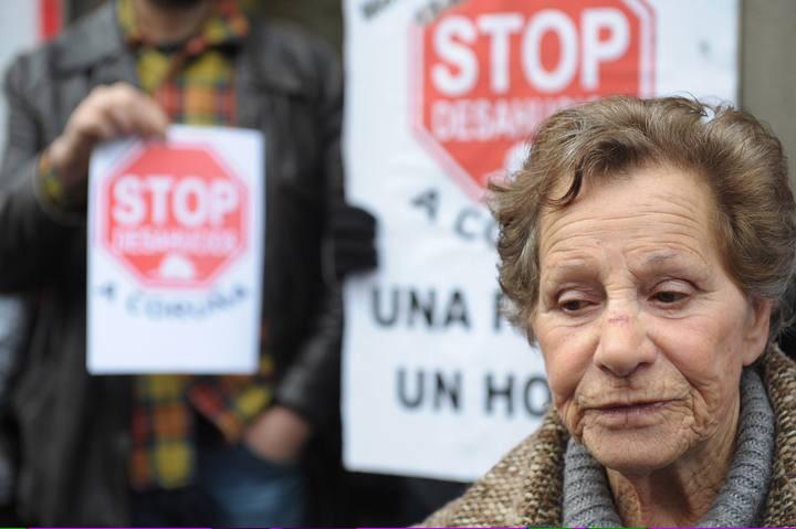 ecorepublicano's tweet photo. Los chorizos devuelven lo robado y se van a su casa. 
Los desahuciados entregan sus casas y siguen con la deuda. http://t.co/7LBiV8o3ya