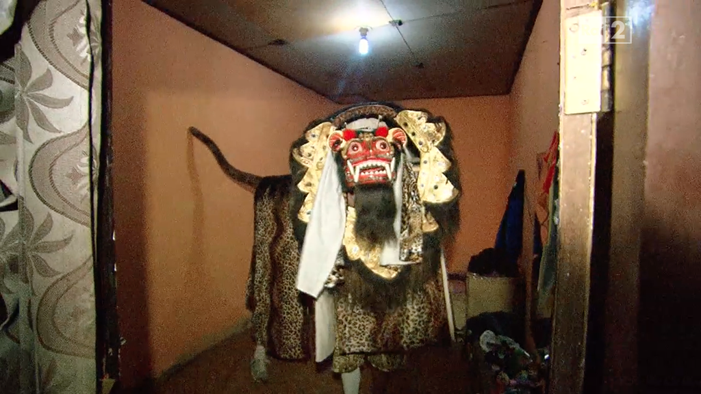 PechinoExpress's tweet photo. Nell’ultima notte di #pechinoexpress potevano forse i #Coinquilini limitarsi a cercare un alloggio come tutti? http://t.co/LnEE3dK3dA