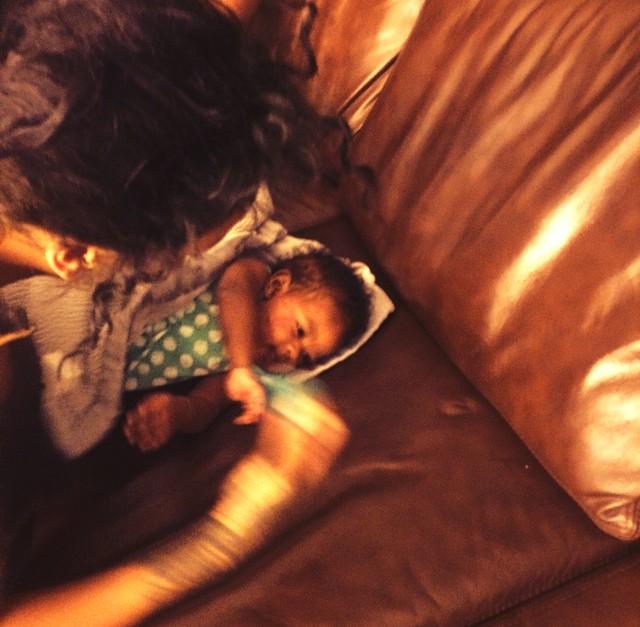 rihanna's tweet photo. Elle behind the scenes lol! http://t.co/C03IKbLRhV