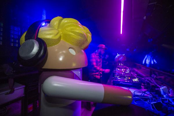 Android's tweet image. "Ch-Ch-Check this out!" Join the #Androidify party → goo.gl/WG6Zag