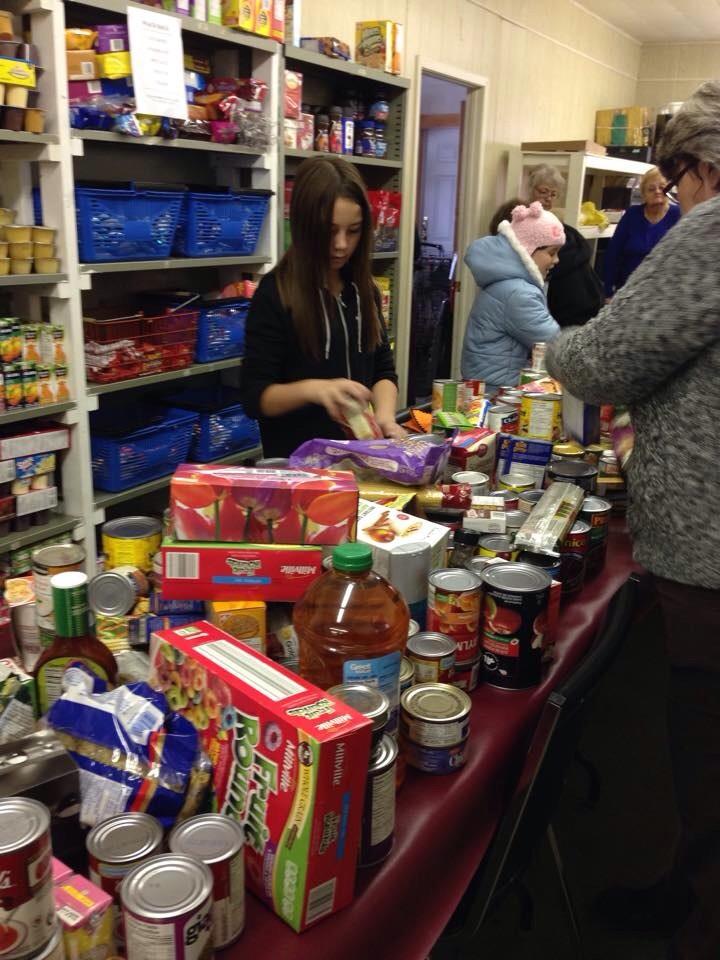 MorrisburgPS's tweet photo. MPS EarlyAct delivered 306 items to the Food Bank today!  #ucdsb http://t.co/vh6AmU8fEE