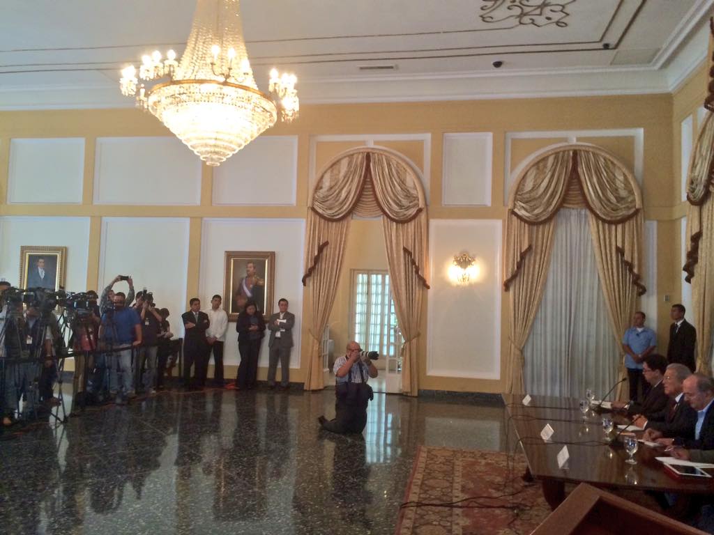 PresidenciaSV's tweet photo. Entre los resultados de la visita a México está el relanzamiento de las relaciones diplomáticas y comerciales http://t.co/kbBGwmZzIW