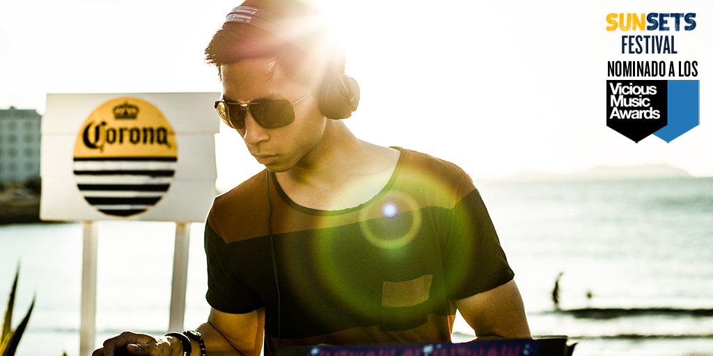 corona_spain's tweet photo. Vótanos como mejor #festival 2014 @VM_Awards ¡Puedes ganar entradas para  #CoronaSunSets 2015! http://t.co/S4Zpx4l6iq http://t.co/QLx2jCEgfe
