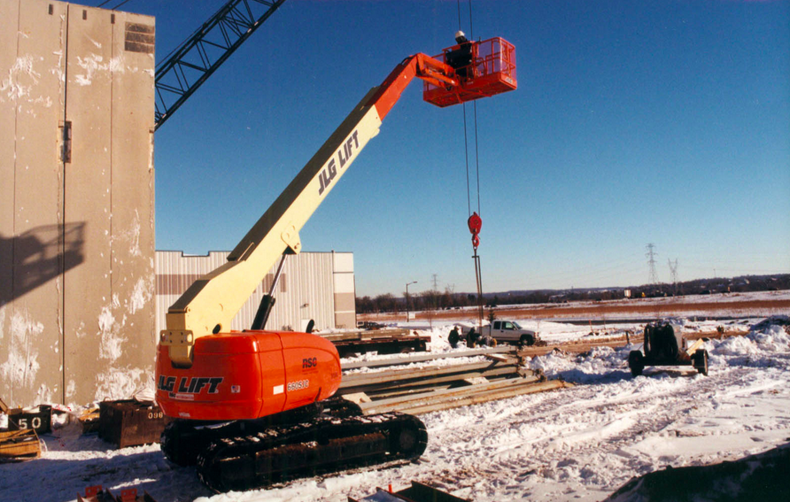 DEUTZAmericas's tweet photo. Any guesses on which #DEUTZengine powers this @JLG_Industries 660SJC? http://t.co/U0YzJFMlWT