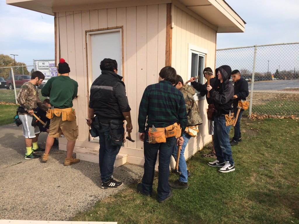214PAC's tweet photo. Beautiful day to take apart a ticket booth. @RMHSMUSTANGS @fbtank302 @EnterButton @DeSilviaB28 @GeorgeBaunach42 http://t.co/g2qKqPr6Hp